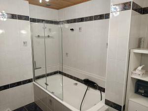 a bathroom with a shower with a glass door at Chez Pascale & Pierre in Kogenheim