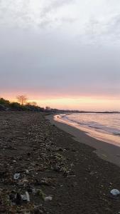a beach with rocks and the ocean at sunset at Deniz Bungalov samsun in Samsun +3 photos
