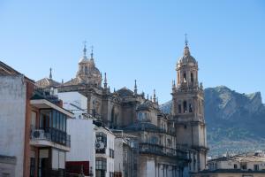 a group of buildings with a mountain in the background at Apartamentos Don Tomás in Jaén