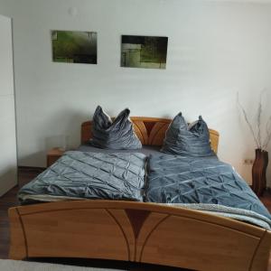 a bed with pillows on it in a bedroom at Fewo Am Waldrand in Heideblick