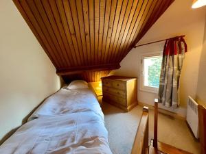 a small bedroom with a bed and a window at Triplex 8 people 4 bedrooms in Saint-Chaffrey
