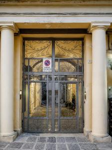 an entrance to a building with a door with a no entry sign at Maison La Reggia in Caserta