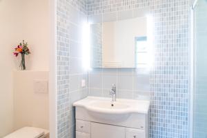 a bathroom with a sink and a mirror and a toilet at Parnaydisiaque in Parnay