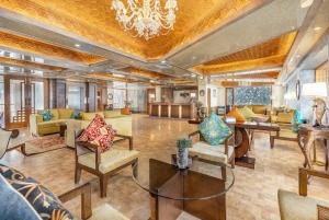 a large lobby with couches and a chandelier at Hotel Royal Castle in Gulmarg
