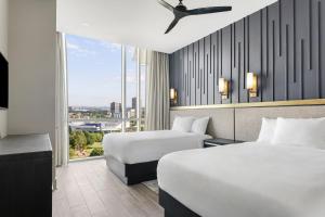 a hotel room with two beds and a window at Atlanta Resort 2BR Apartment in Atlanta +19 photos