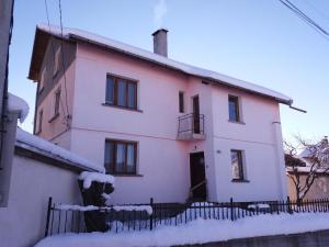 a white house with a fence in the snow at Guest House AHP in Mala Tsŭrkva