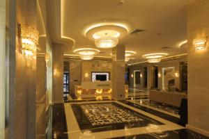 a lobby of a hotel with a chandelier at Roccia DownTown Otel in Van