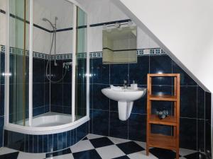a bathroom with a sink and a bath tub at Haus Tina in Ahrenshoop +8 photos