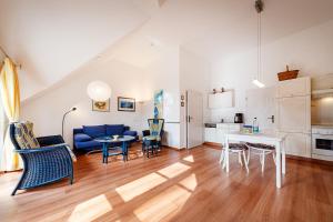 a living room with a blue couch and a table at Hummer in Althagen