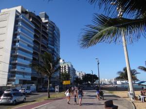 a group of people walking down a street at Apartamento Quarto e Sala Mobiliado in Vila Velha