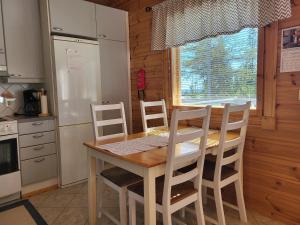 a kitchen with a wooden table and chairs in a kitchen at Ilvesrinne - Cosy Fell-Side Cottage in Iso-Syöte in Syöte +22 photos