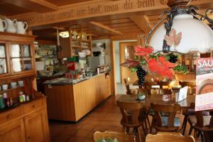 Nápoje v ubytování Hotel Restaurant Koi-Gartenteich
