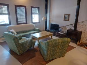 a living room with a couch and chairs and a table at Apartamento Tana by SIERRA VIVA in Puerto-Gil