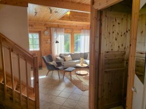a living room with a couch and a table at Ilvesrinne - Cosy Fell-Side Cottage in Iso-Syöte in Syöte