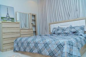 a bedroom with a bed and the eiffel tower at استراحة ليال in Jeddah