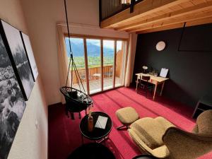 a living room with a hammock and a table and chairs at Auszeit-Hotel Z Aeschiried in Aeschi +66 photos