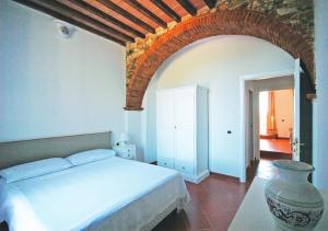 a bedroom with a white bed and an archway at Appartamenti Capo d'Arco in Capo D'Arco +66 photos