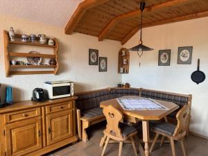 a kitchen with a table and a microwave at Ferienwohnung Lechner in Treffelstein