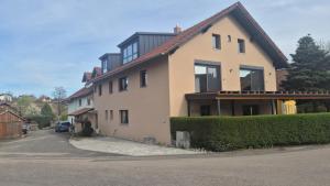 a large house with a driveway at Ferienwohnung Lechner in Treffelstein