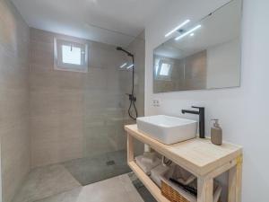 a bathroom with a sink and a shower at Winahost Pla de Can Sans in Sant Andreu de Llavaneres