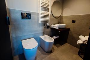 a bathroom with a blue toilet and a sink at Nicanto Rooms in Taranto +41 photos