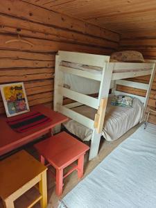 a bunk bed and a desk in a cabin at Aitta majoitus in Kouvola