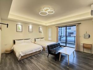 a hotel room with two beds and a window at Kaile Roaming Homestay in Magong