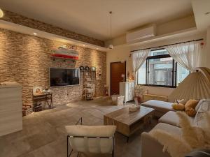 a living room with a couch and a table at Kaile Roaming Homestay in Magong