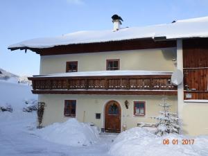 Ferienwohnung Löffelberger during the winter