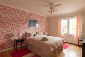 a bedroom with a bed with a red patterned wall at #Le80ies - Downtown Rooftop - Free shuttle to ski Mountain in Mont-Tremblant