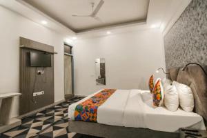 a hotel room with a bed and a tv at FabHotel Signature Luxe Inn - Chhattarpur in New Delhi