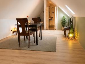 a dining room with a table and chairs in a room at Hotel de Koningsherberg in Anloo +8 photos