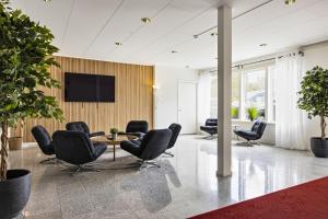 a conference room with chairs and a table and a tv at Hakefjorden by Workershotel in Källsby