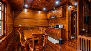 a dining room with a table and a microwave at Phetchalern serviced apartment in Vientiane