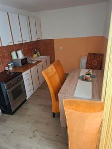 a small kitchen with a table and chairs in a room at Stan na dan Emili 2 in Valjevo