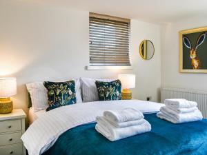 a bedroom with a bed with towels on it at Summerleaze House in Bude +15 photos
