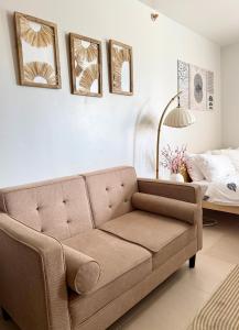 a living room with a couch and a bed at La Casa Del Comienzo- Plumera Mactan Near Airport in Lapu Lapu City