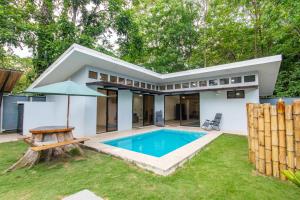 a house with a swimming pool in the yard at Villa Libe Puerto Viejo in Puerto Viejo