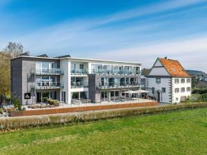 an exterior view of a large white building at Hotel Kapelle in Radolfzell am Bodensee