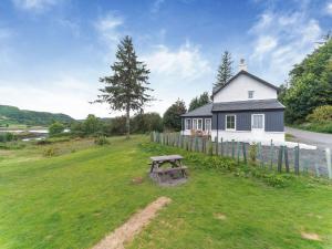a house with a picnic table in front of it at Tigh Na Clachan in Clachan