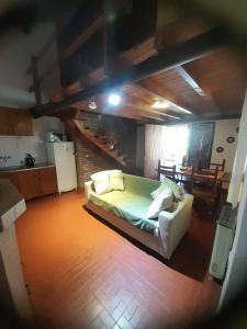 a bedroom with a bed and a kitchen with a table at Tala in Villa Cura Brochero +1 photo