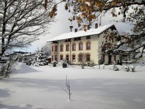 ケセンにあるPension Florian am Parkの庭前雪家