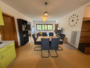 a kitchen and living room with a table and chairs at Industriel F3 Appartement in Thann +12 photos