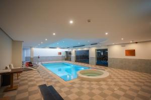 a large swimming pool with a toilet in a room at سنود النرجس Snood Al Narjis in Riyadh