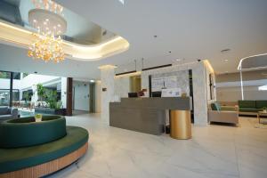 a lobby of a hotel with a reception desk at سنود النرجس Snood Al Narjis in Riyadh +26 photos