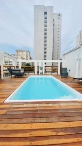 a large swimming pool on top of a building at Hotel Metropole in Belo Horizonte