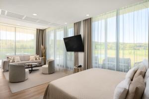 a bedroom with a bed and a living room at Evergreen Health Longevity Residence in Kehidakustány