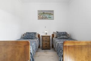 two beds sitting next to each other in a room at Casa de Piedra in El Cañal +27 photos