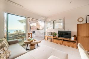 a living room with a couch and a tv at Silver Tower 7A in Ifach