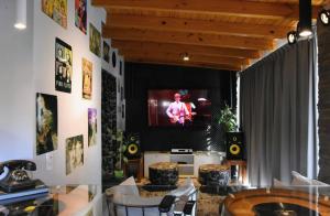 a living room with a tv on a wall at Las margaritas in Uspallata